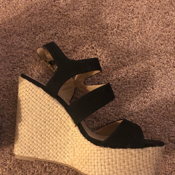🖤 Steve Madden Jenny Wedges 🖤 - Picture 3 of 4